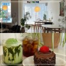 더까페(울산성남뉴코아점) | 울산 성남 햇살 좋은 카페: <오브리움> 딸기초코케잌, 두쫀쿠 찐맛집 / CD청음카페 / 내돈내산