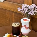 까페비쥬 | [카페 비쥬] 창원 가로수길 분좋카 딸기크림라떼 뉴욕치즈타르트 추천
