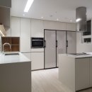 S034 | 미색 띈 화이트 주방 가구제작, 50평형 시공후기(in 잠실 레이크팰리스)