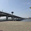 이마트 입구 교통섬 | 서울 가볼만한곳 추천 반포 잠원 한강공원 피크닉 명소부터 야경 스타벅그 서울웨이브아트센터점까지...