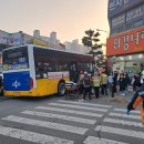 고양서 버스 2대 추돌사고 뒤 인도 돌진…승객 등 15명 부상 이미지