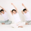 자세교정 스트레칭 이미지