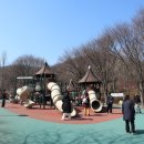중앙근린공원 놀이터 화장실 이미지