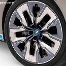 디지털 폼 팩터의 BMW i7의 디자인 이미지