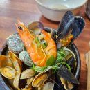 어멍솥밥 | 제주 서귀포 올레시장 맛집 35년 전통 어멍뚝배기 전복해물뚝배기 전복톳솥밥 원조 흑돼지 고사리만두