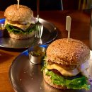이백그람 | 서촌 데이트 맛집 추천! 육즙 가득한 패티와 한옥 분위기 끝판왕 '버거드조선'