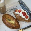 이니스프리경북하양점 | 경산베이커리카페 < 마고플레인 대구삼거리점 > 딸기시즌 시작