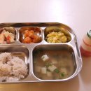 2월7일 식단-달걀팽이버섯밥,부추장국,깍두기,과일샐러드,요구르트 이미지