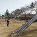 봉암초등학교 놀이터 놀이기구 소독및 모래 탄성 복원 작업 이미지