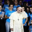 18/11/22 Helping others can change the world, says pope - World Youth Day message calls on youth to help those who are suffering 이미지