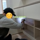 범지기마을303동앞 | 세종 아름동 범지기마을6단지 인테리어필름｜주황색 문선과 손잡이 정리, 신혼부부 맞춤 크림화이트가구...