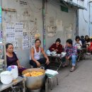 게살 쌀국수 한 그릇에 30만동 (약 14,500원) 베트남 호치민의 어느 노점상의 이야기 이미지