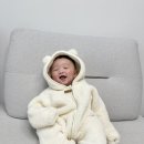 백곰세탁 | [첫 겨울맞이 소비기록📦] 꼬숑 베어 6m🧸• 아이보리 • 라이트브라운 (3개월 - 6개월 아기 착샷)