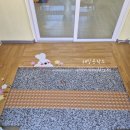 좁은 현관 환경개선 된 ㄷ자형 원목발판 제작 /어린이집 첫 맞이공간 환경개선을 위한 현관 발판 제작 / 칠곡서희어린이집발판 이미지