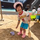 더운 날씨도 못 막는 5살들의 모래놀이 열정!! 아침이슬 공사현장 오픈🚧💚 이미지