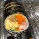 김밥속에 단무지 이미지