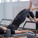 근력 강화 필라테스 이미지