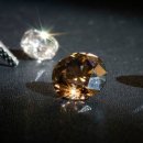인도의 합성 다이아몬드는 ‘가격 대비 가치’가 높을 수 있지만 천연 다이아몬드는 광채를 잃지 않습니다. 이미지