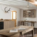 [주방 디자인] Sebastian Cox's "urban rustic" kitchen for DeVol features sawn and woven timber 이미지