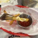 포크앤나이프(R) | [용산] 데이트 코스/단체 모임 분위기 좋은 피자 맛집 '엉클피자 용산점'