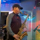 색소폰 연주 이미지