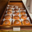 한스타워 나이스 당구클럽 | 롯데호텔 서울 <페닌슐라 라운지 앤 바>, <델리카 한스>: 아이스 카라멜 마키아또, 통 단팥빵R, 치즈...