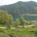 제6차 토지공동구매-전원주택부지-작은 호수가 풍경화처럼 펼쳐지는 남향 언덕의 부지 이미지