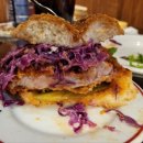 오색주차장(신) 화장실 지하1층 | 르프리크 용산｜핫치킨버거 vs 그릴드버거 솔직후기 (맵기·웨이팅·메뉴추천)