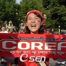 A Soccer game between Corea and France 이미지