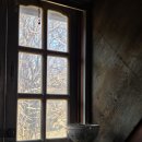 은빛 비치는 돌 이미지