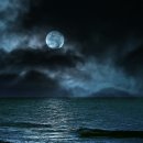 푸른 달 이미지