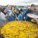 중국 기업 단체 관광객 3천 명 스페인서 파에야 파티 이미지