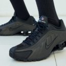 크림슨 퍼포먼스 | Y2K 스니커즈 끝판왕🖤나이키 샥스 R4 블랙 브라이트 크림슨 사이즈 팁 및 코디 HQ1988-001