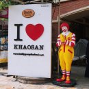 맥도날드 앞 버스정류장 이미지