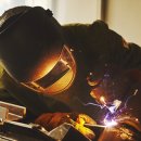 특수용접사 | 코스피가 떨어져도 흔들리지 않는 직업, 왜 ‘용접사’가 다시 주목받을까?