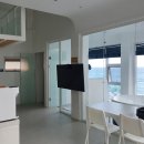 어보브 블루 B 이미지