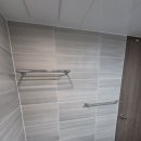 상일바이오 | 들뜨고 깨진 화장실 벽면 전체 철거 및 타일 수리 정밀 시공 사례