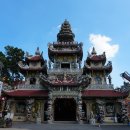 스님 조형물 | 달랏 린프억 사원 위치 입장료 주요 볼거리 포함 후기