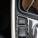오토파츠매니아 | [실내튜닝] BMW F30 기어패널 사이드 크롬몰딩 부착