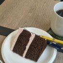 [용산 해방촌/카페] 카페 오이이 디저트 맛집 후기｜초콜릿베리케이크 먹고 반한 코지한 카페