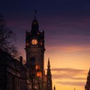 The spires of Edinburgh at sunset 이미지