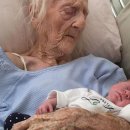 101-Year-Old Great-Grandmother in Heartwarming Viral Photo Dies by NICOLE PELLETIERE 14 hours ago Good Morning America 이미지