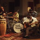 금요일 한곡 : Bruno Mars. Anderson Paak. Silk sonic. - Leave the door open. 이미지