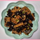 김자반과 함께 무쳐 먹은 탱글탱글한 도토리묵 무침 이미지