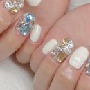 네일하는 강아지 이미지