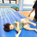 에어매트 위에서 균형잡기➡️➡️ 이미지