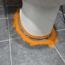 구로-공단-구로-126 | 깨진 변기 백시멘트 재시공 부천 화장실 바이오실리콘 마감까지 완벽 처리