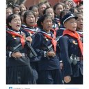 땡볕에서 열병식하는 북한 중학생들 이미지
