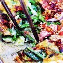 홍화원식당 | 산청 신안면 홍화약초식당 가수 츄 편 홍화음식 전문점 코너의 산채비빔밥과 홍화해물파전 약초산채전...