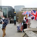 Queen’s Jubilee 축하 후 영국 Covid 사례 급증, 새로운 변종이 지배적 이미지